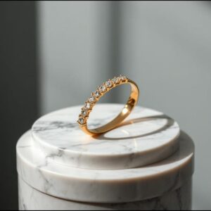 Small Earrings In Gold with Diamond